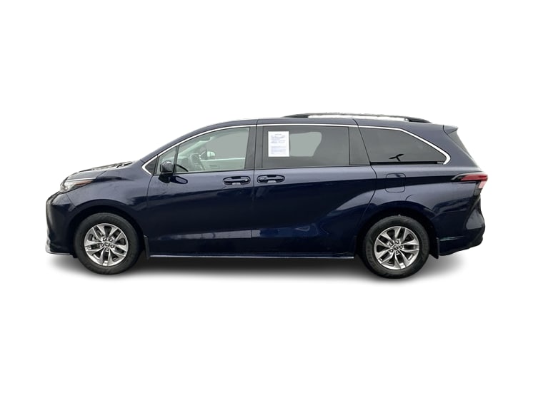 Thumbnail: 2022 Toyota Sienna - 3