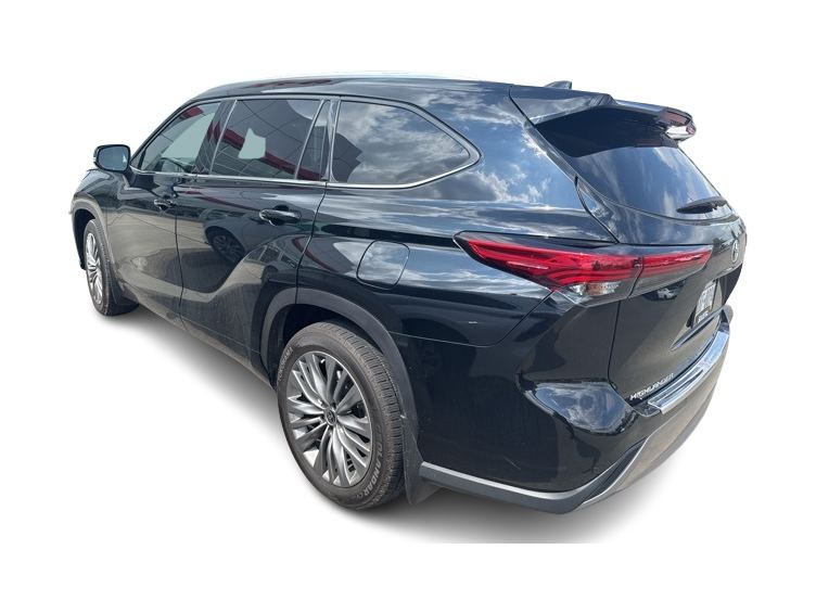 Thumbnail: 2022 Toyota Highlander - 3