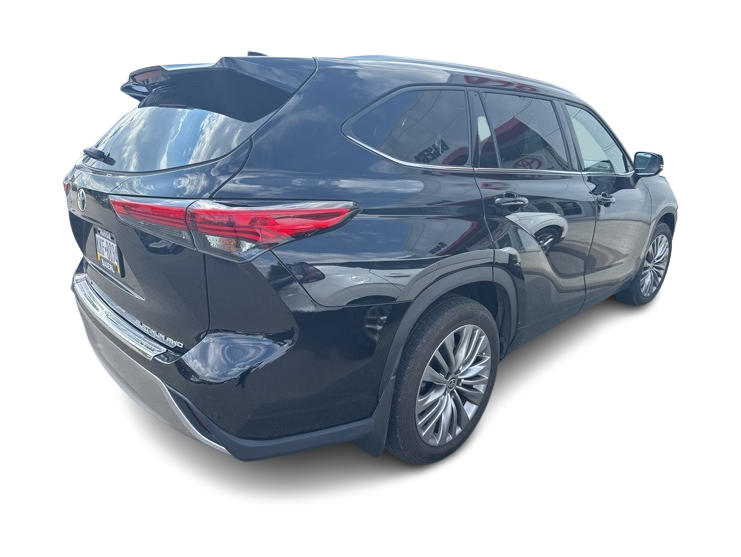 Thumbnail: 2022 Toyota Highlander - 9