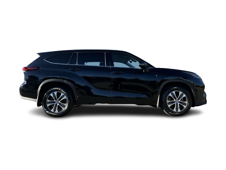 Thumbnail: 2022 Toyota Highlander - 18