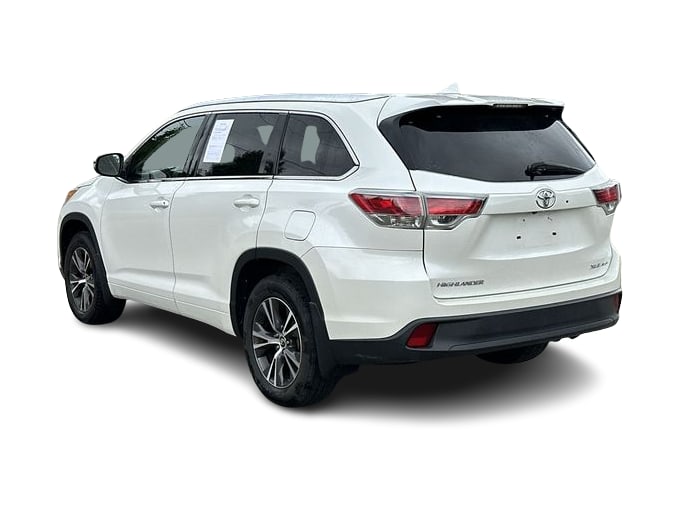 Thumbnail: 2016 Toyota Highlander - 4