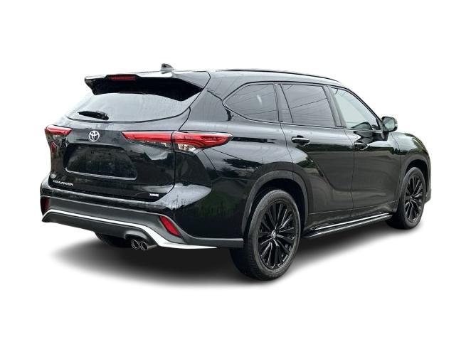 Thumbnail: 2023 Toyota Highlander - 25