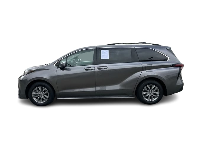 Thumbnail: 2022 Toyota Sienna - 3