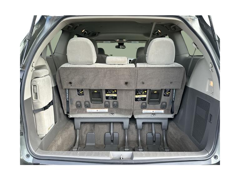 Thumbnail: 2018 Toyota Sienna - 16