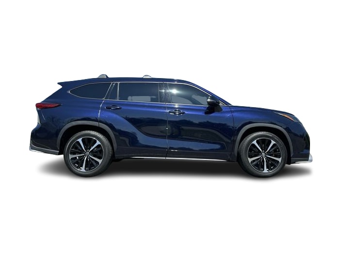 Thumbnail: 2022 Toyota Highlander - 14