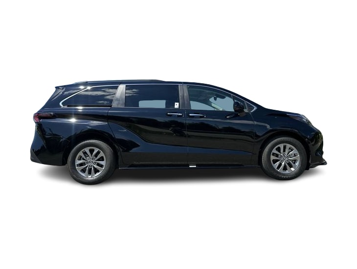 Thumbnail: 2026 Toyota Sienna - 14