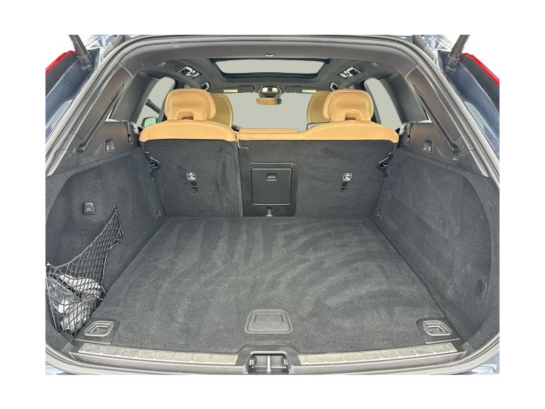 Thumbnail: 2023 Volvo XC60 - 17