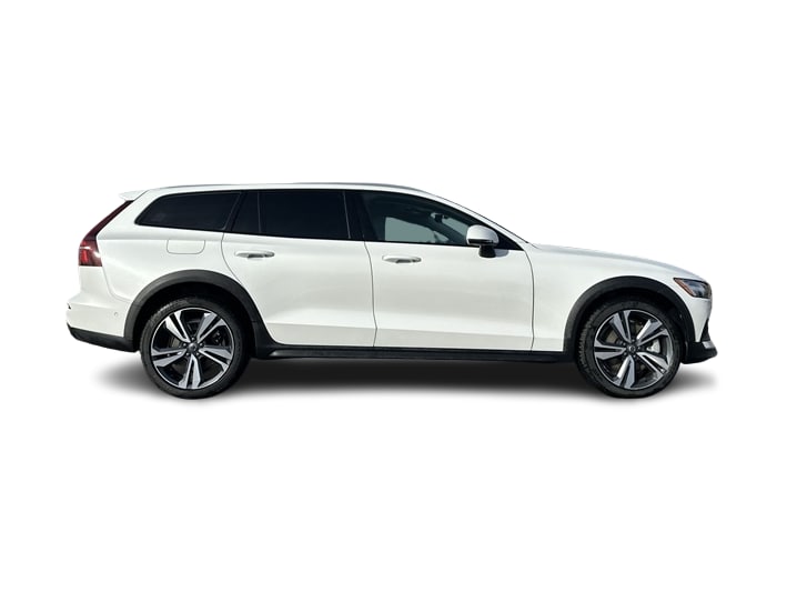 Thumbnail: 2025 Volvo V60 - 13