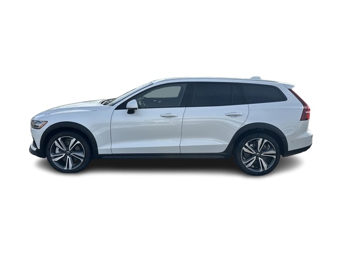 Thumbnail: 2025 Volvo V60 - 3