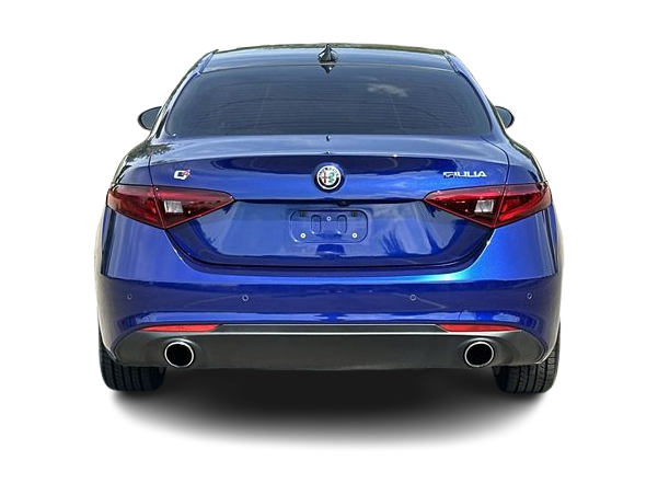 Thumbnail: 2021 Alfa Romeo Giulia - 5