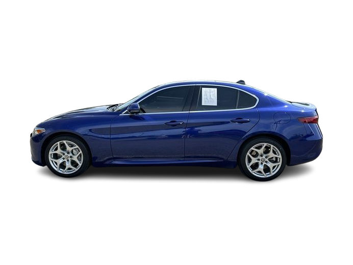 Thumbnail: 2021 Alfa Romeo Giulia - 3