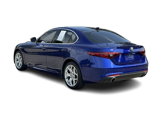 Thumbnail: 2021 Alfa Romeo Giulia - 4