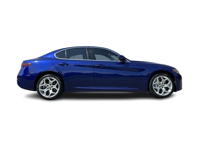 Thumbnail: 2021 Alfa Romeo Giulia - 19