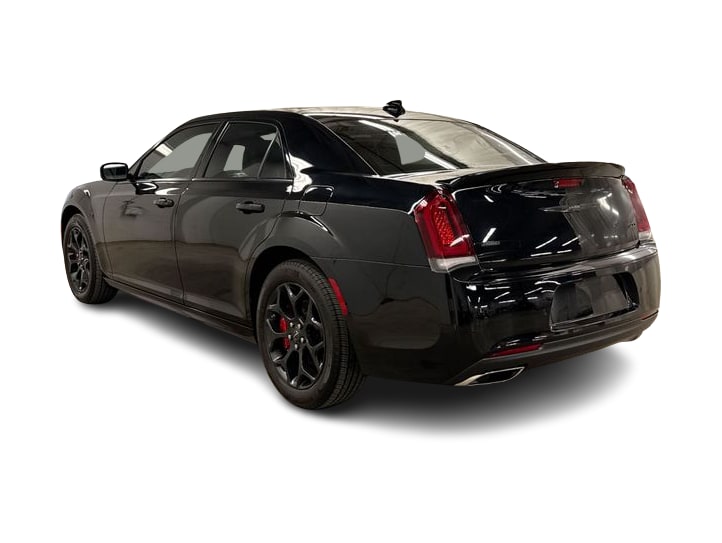 Thumbnail: 2022 Chrysler 300 - 4