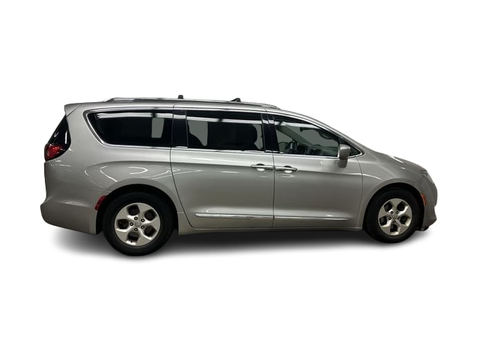 Thumbnail: 2017 Chrysler Pacifica - 13