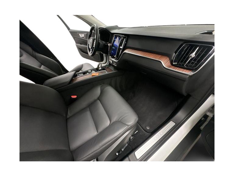 Thumbnail: 2025 Volvo V60 - 16