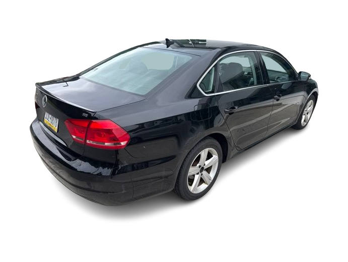 Thumbnail: 2013 Volkswagen Passat - 14