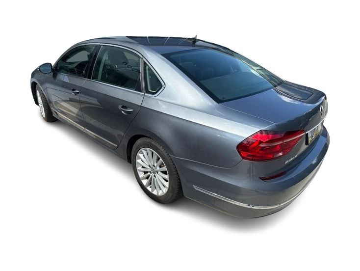Thumbnail: 2016 Volkswagen Passat - 3