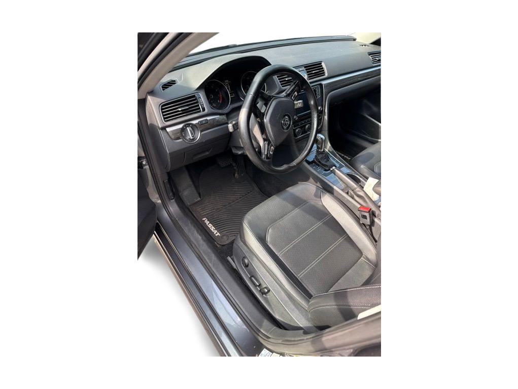 Thumbnail: 2016 Volkswagen Passat - 9