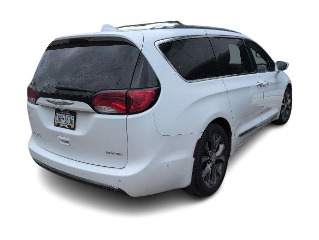 Thumbnail: 2017 Chrysler Pacifica - 10
