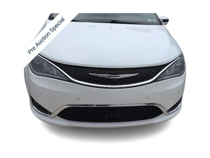 Thumbnail: 2017 Chrysler Pacifica - 4