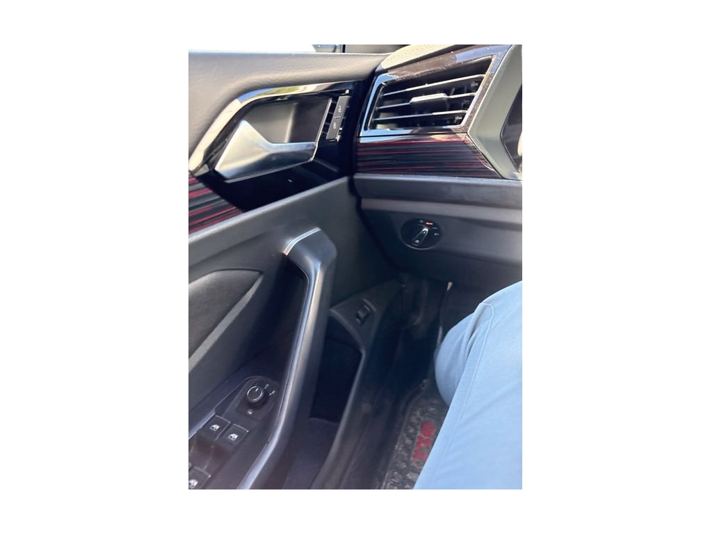 Thumbnail: 2024 Volkswagen Jetta - 9