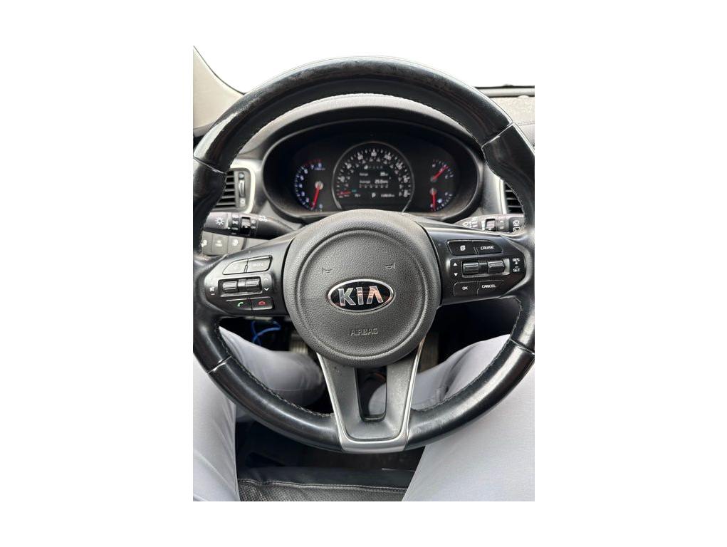 Thumbnail: 2016 Kia Sorento - 16