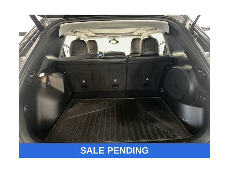 Thumbnail: 2019 Jeep Cherokee - 16