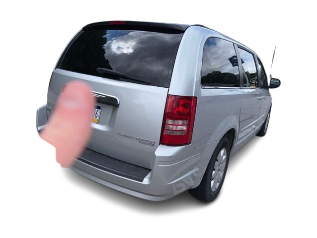 Thumbnail: 2010 Chrysler Town & Country - 19