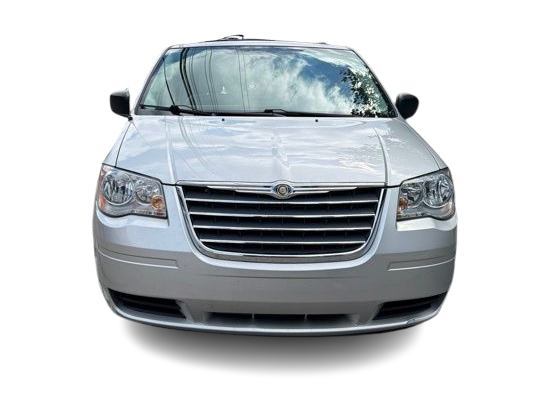 Thumbnail: 2010 Chrysler Town & Country - 32