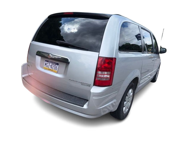 Thumbnail: 2010 Chrysler Town & Country - 20