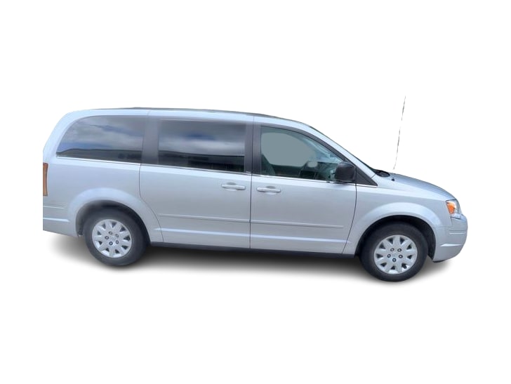 Thumbnail: 2010 Chrysler Town & Country - 15