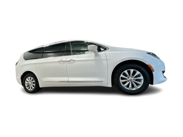 Thumbnail: 2019 Chrysler Pacifica - 13