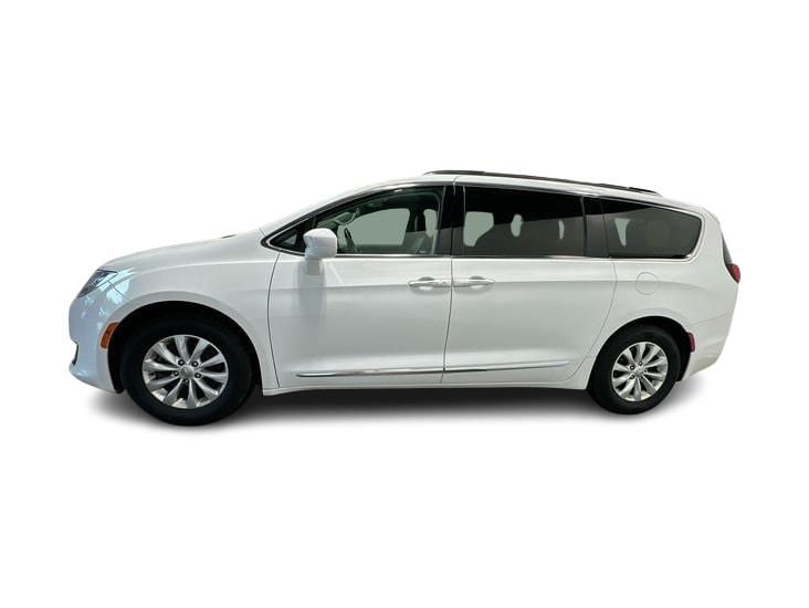 Thumbnail: 2019 Chrysler Pacifica - 3