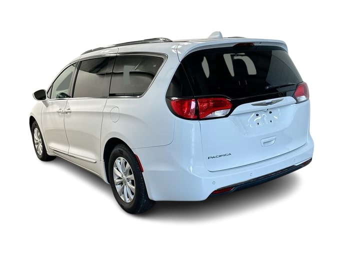 Thumbnail: 2019 Chrysler Pacifica - 4