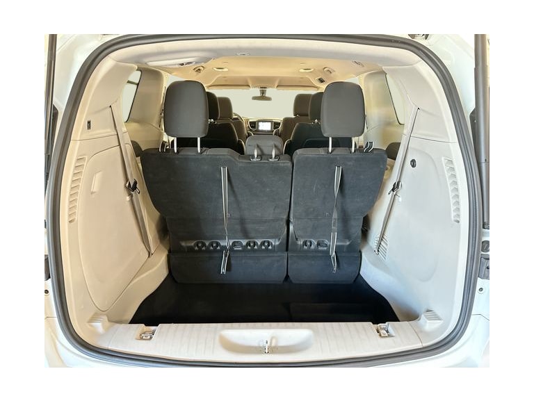Thumbnail: 2022 Chrysler Voyager - 17