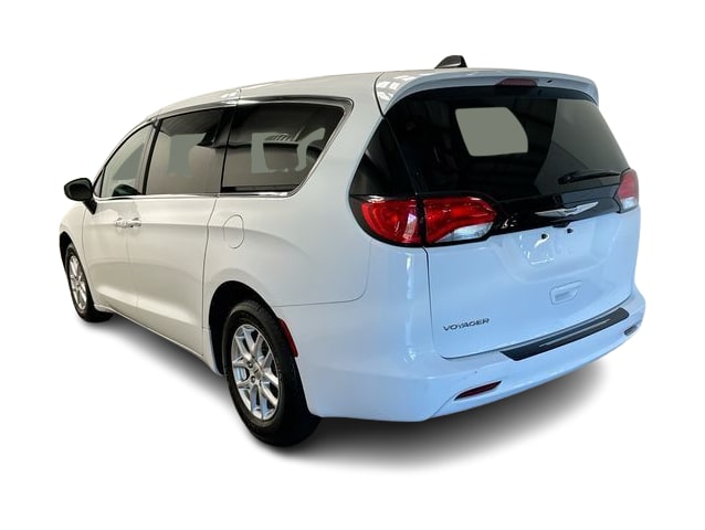 Thumbnail: 2022 Chrysler Voyager - 4