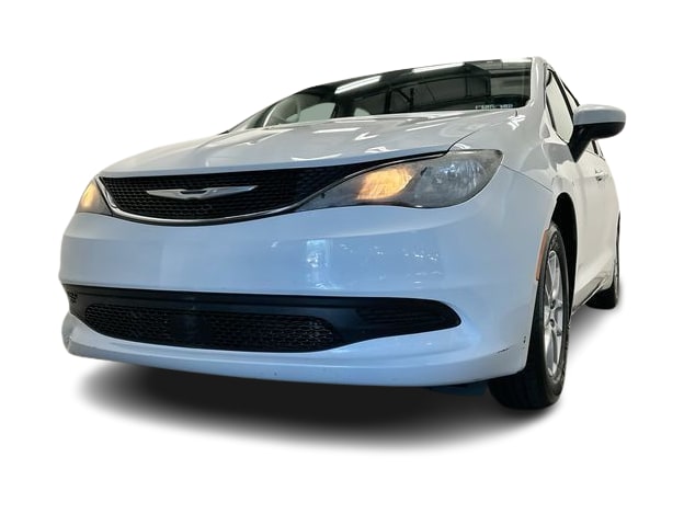 Thumbnail: 2022 Chrysler Voyager - 6