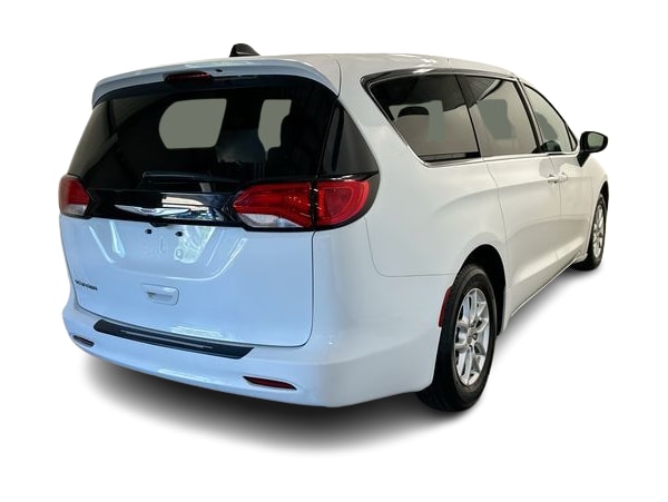 Thumbnail: 2022 Chrysler Voyager - 35