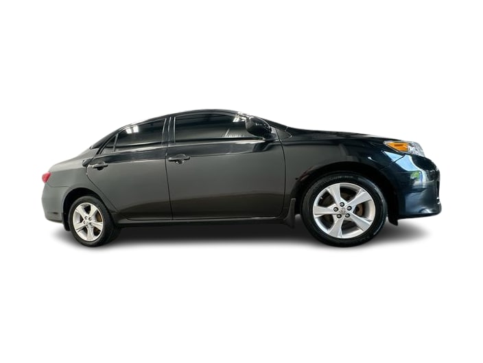 Thumbnail: 2013 Toyota Corolla - 17