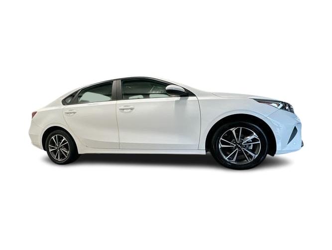 Thumbnail: 2023 Kia Forte - 18
