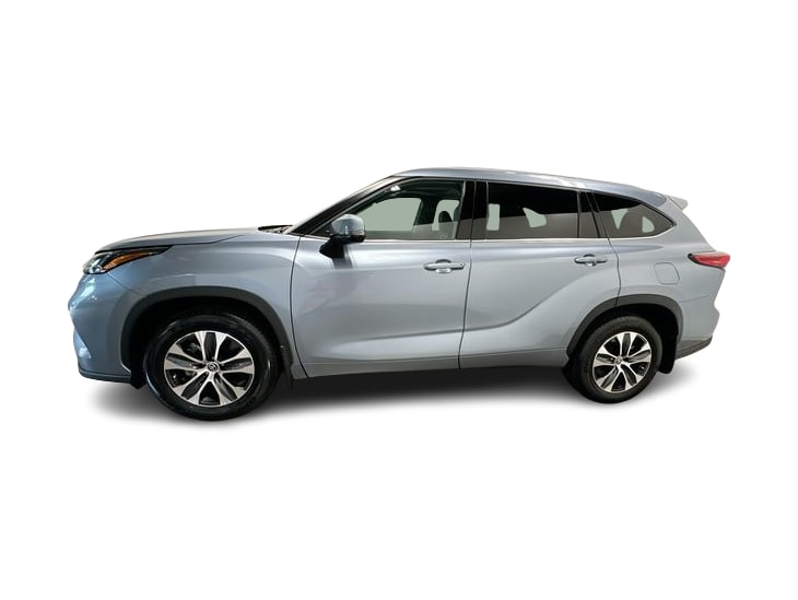 Thumbnail: 2022 Toyota Highlander - 3