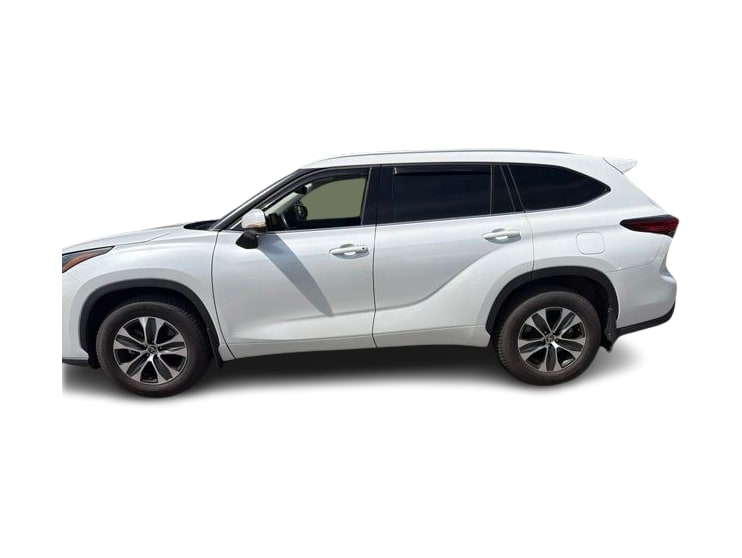 Thumbnail: 2022 Toyota Highlander - 20