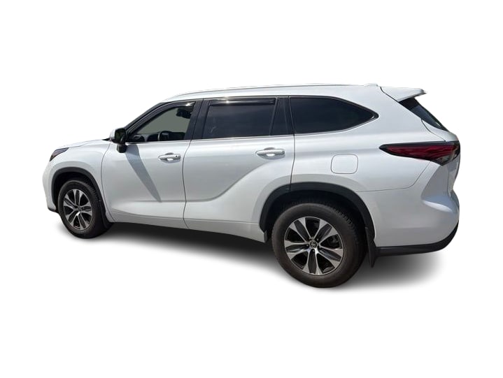 Thumbnail: 2022 Toyota Highlander - 3
