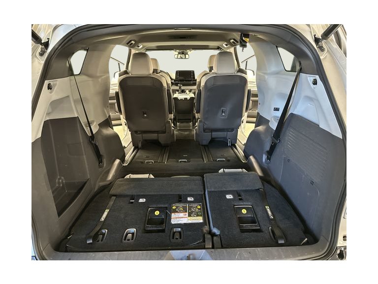 Thumbnail: 2021 Toyota Sienna - 32