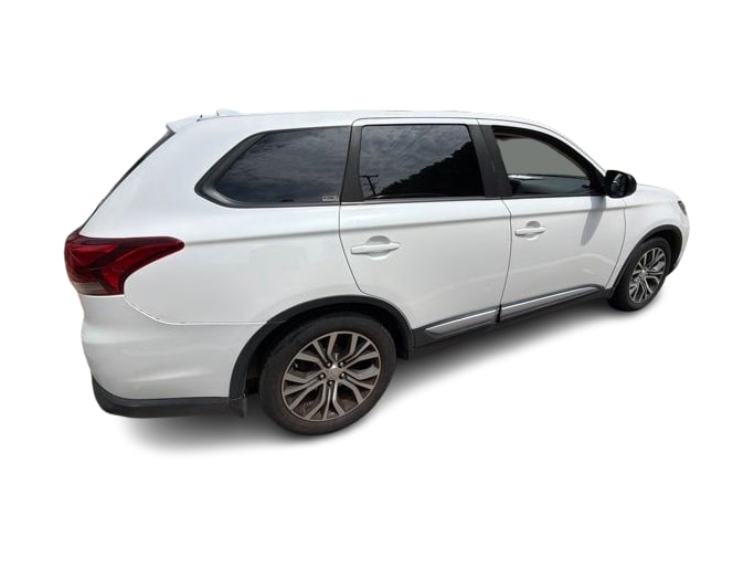 Thumbnail: 2017 Mitsubishi Outlander - 18