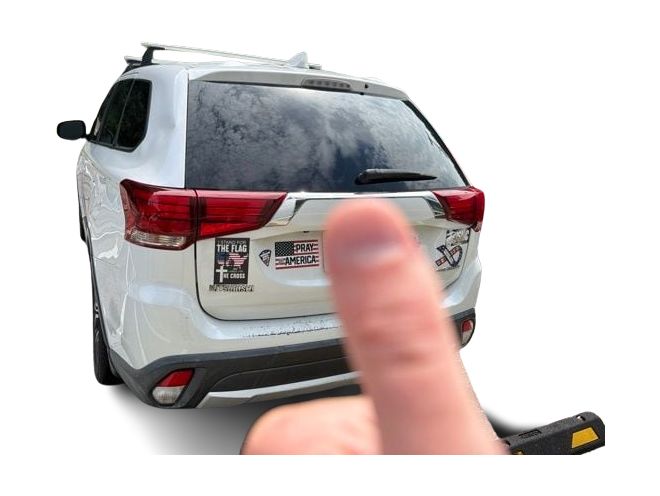 Thumbnail: 2017 Mitsubishi Outlander - 16