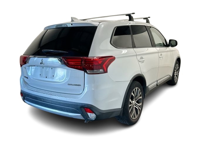 Thumbnail: 2017 Mitsubishi Outlander - 22