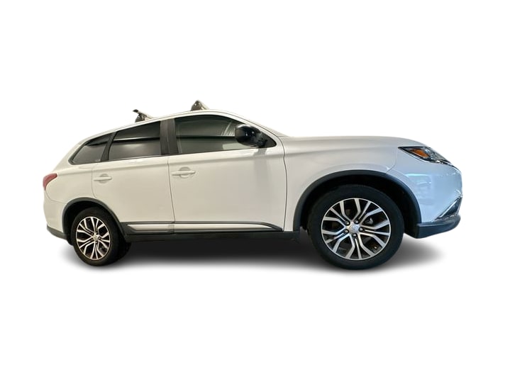 Thumbnail: 2017 Mitsubishi Outlander - 14