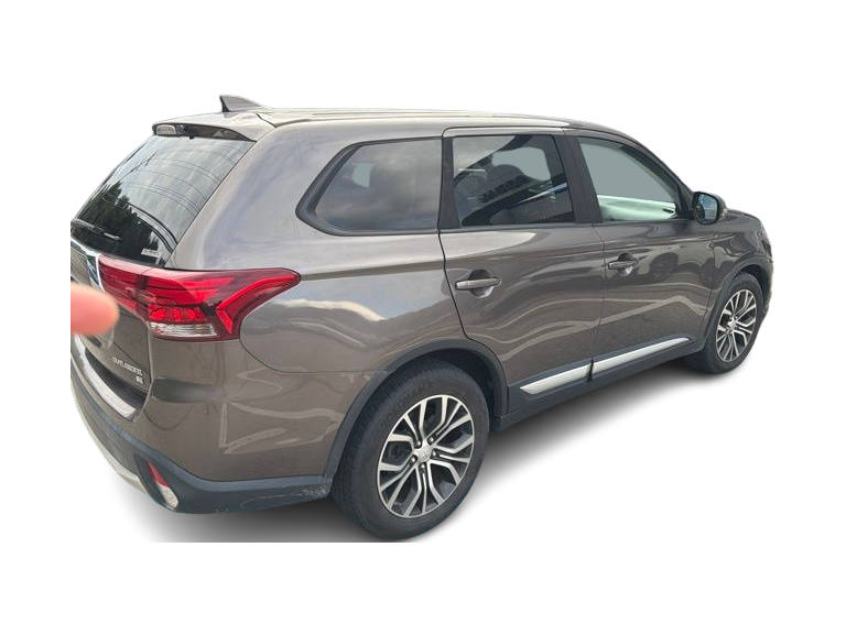 Thumbnail: 2018 Mitsubishi Outlander - 17